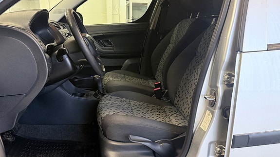 Skoda Škoda Roomster Praktik 1.6 TDI Manuell, 90hk, 2011 8 of 15