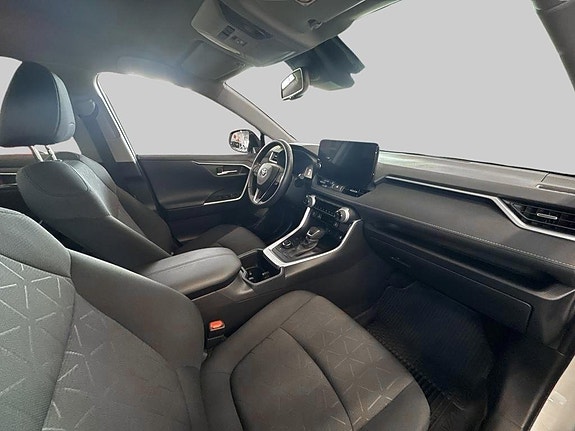 Toyota RAV4 7 of 14