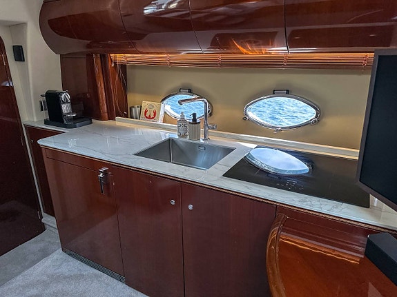Princess V50 | Volvo Penta D12 10 of 12