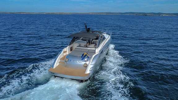 Princess V50 | Volvo Penta D12 3 of 12