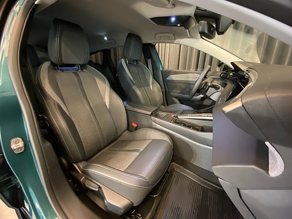 Peugeot 308 SW 9 of 30