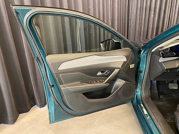 Peugeot 308 SW 26 of 30