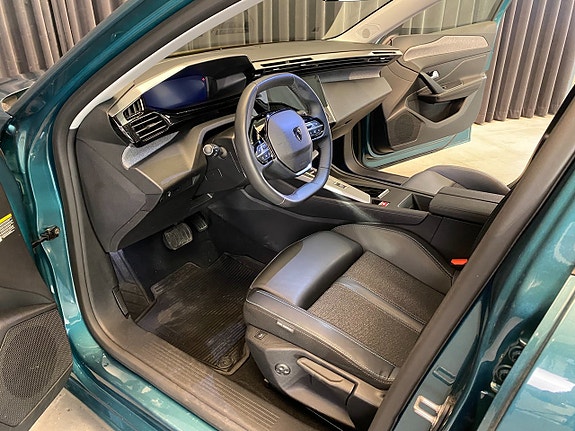 Peugeot 308 SW 25 of 30