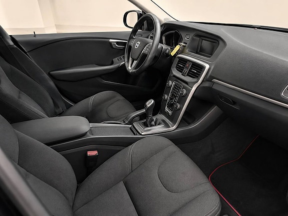 Volvo V40 12 of 15