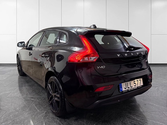 Volvo V40 3 of 15