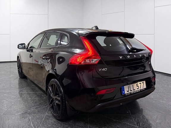 Volvo V40 7 of 15
