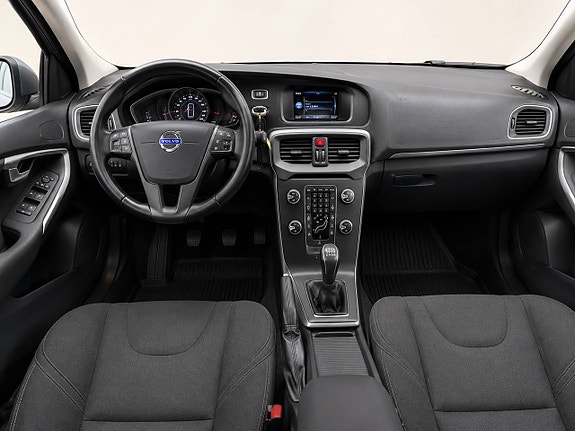 Volvo V40 9 of 15