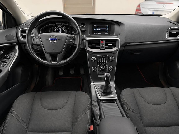Volvo V40 11 of 15