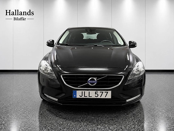 Volvo V40 2 of 15