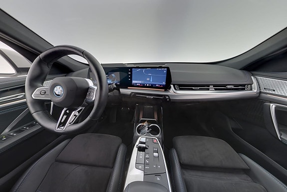 BMW iX1 14 of 30