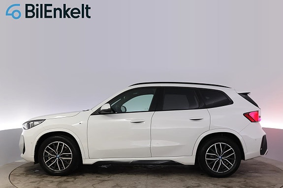 BMW iX1 5 of 30