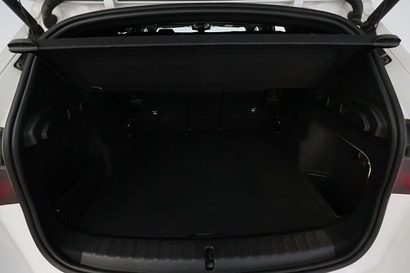 BMW iX1 8 of 30