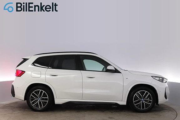 BMW iX1 2 of 30