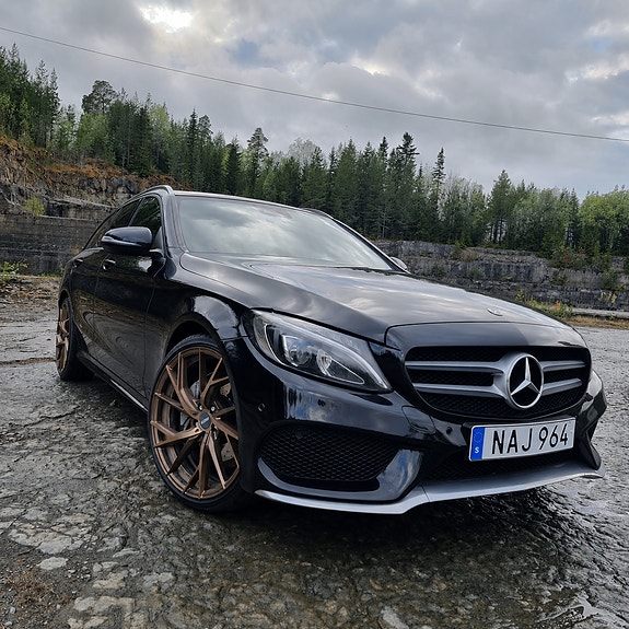Mercedes-Benz C220 2 of 3