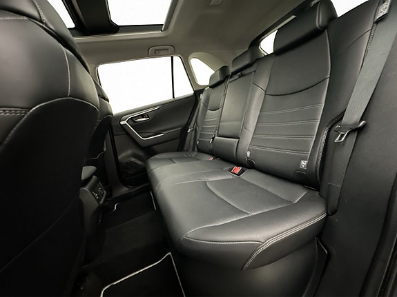 Toyota RAV4 17 of 30