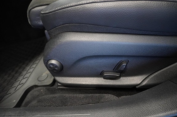Mercedes-Benz E200 14 of 14