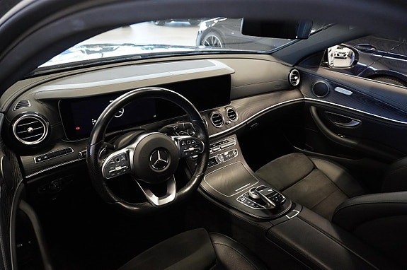 Mercedes-Benz E200 8 of 14