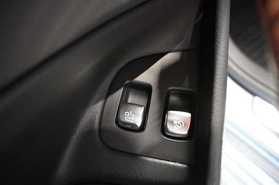 Mercedes-Benz E200 13 of 14