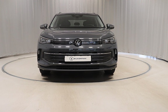 Volkswagen Tiguan 2 of 14