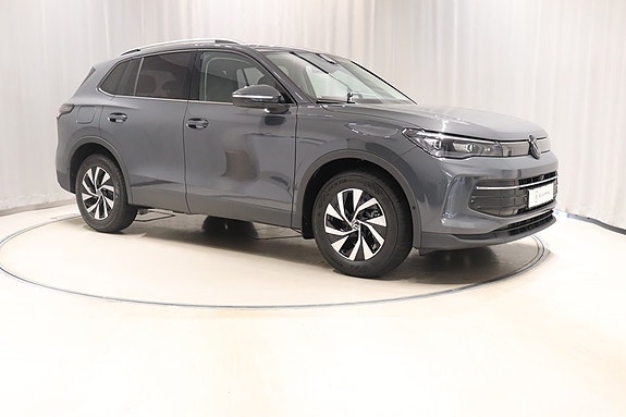 Volkswagen Tiguan 3 of 14