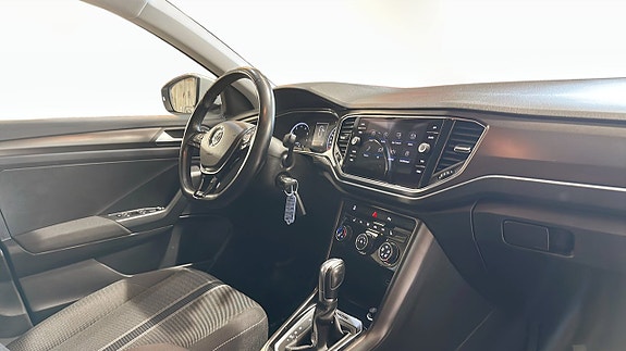 Volkswagen T-Roc 11 of 20