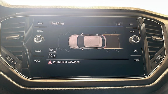 Volkswagen T-Roc 16 of 20