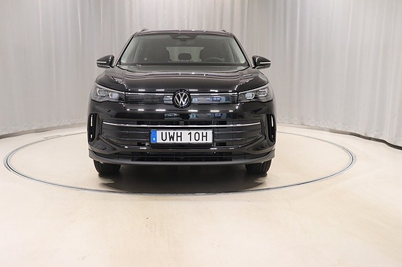 Volkswagen Tiguan 2 of 10