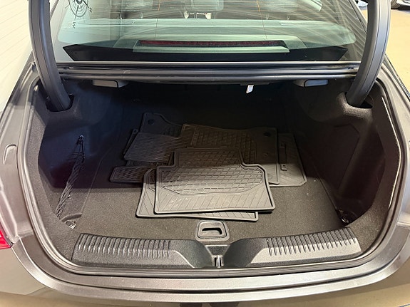 Mercedes-Benz CLS450 10 of 23