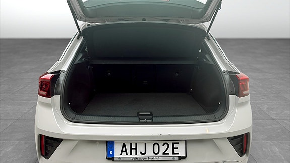 Volkswagen T-Roc 12 of 12