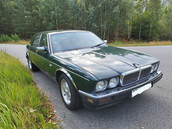 Daimler Sovereign 2 of 12