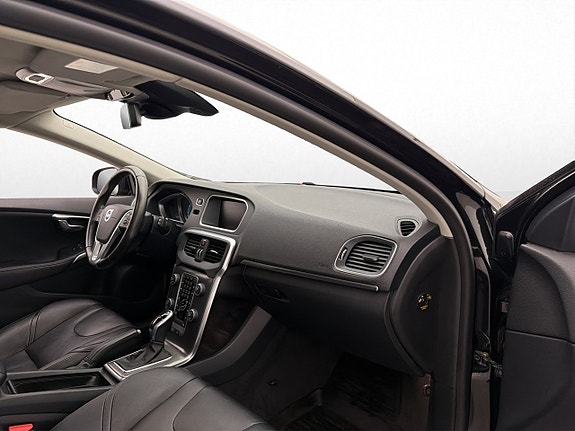 Volvo V40 22 of 28