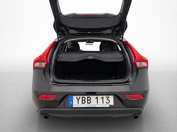 Volvo V40 24 of 28