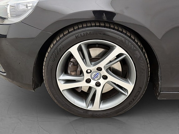 Volvo V40 25 of 28