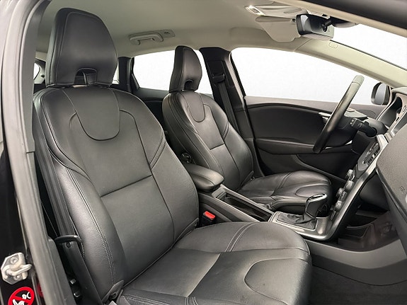 Volvo V40 21 of 28