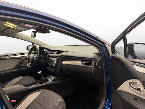 Toyota Avensis 23 of 28
