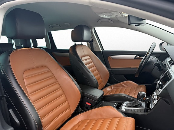 Volkswagen Passat Alltrack 22 of 30