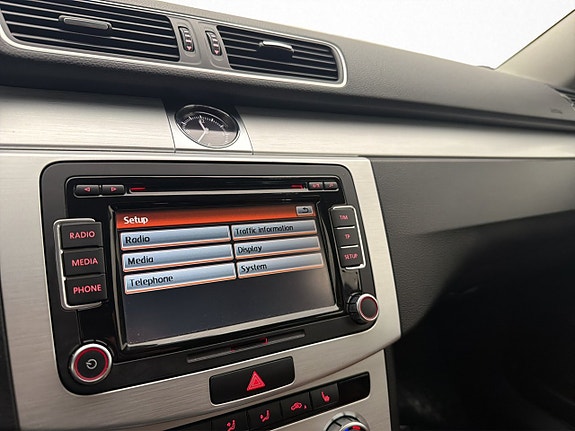 Volkswagen Passat Alltrack 18 of 30