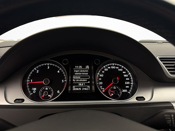Volkswagen Passat Alltrack 14 of 30