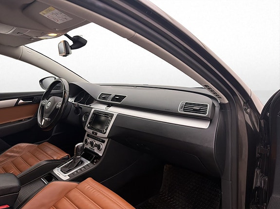 Volkswagen Passat Alltrack 23 of 30