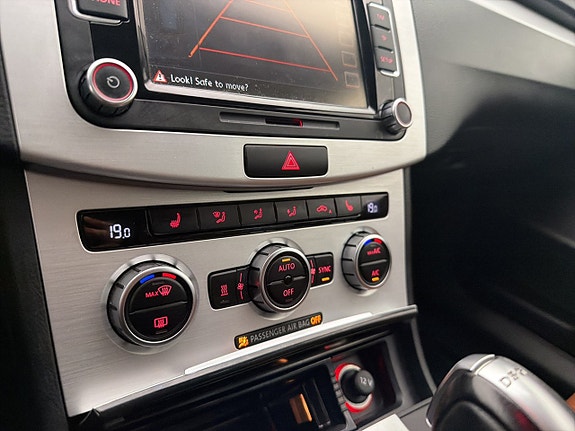 Volkswagen Passat Alltrack 19 of 30