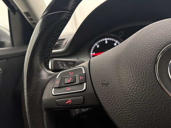Volkswagen Passat Alltrack 13 of 30