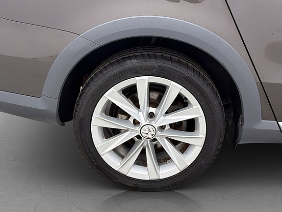 Volkswagen Passat Alltrack 30 of 30