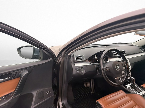 Volkswagen Passat Alltrack 10 of 30