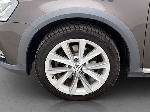 Volkswagen Passat Alltrack 28 of 30