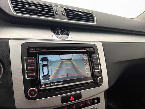 Volkswagen Passat Alltrack 17 of 30