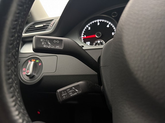 Volkswagen Passat Alltrack 12 of 30