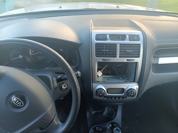 Kia Sportage 2 of 7