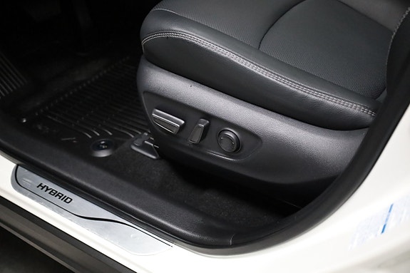 Toyota RAV4 12 of 29