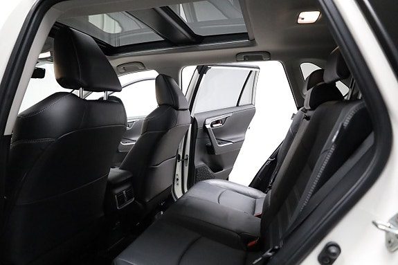 Toyota RAV4 17 of 29