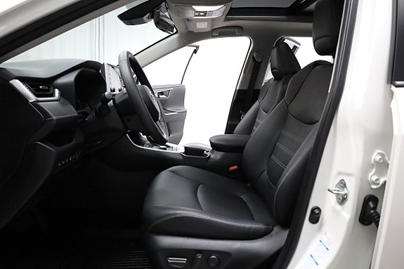 Toyota RAV4 16 of 29